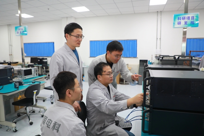 奮戰(zhàn)1 奮戰(zhàn)1